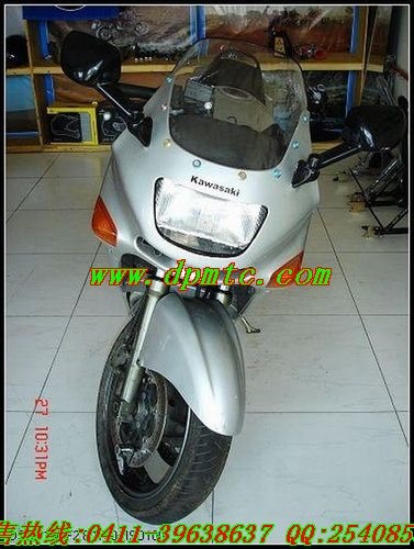 新款川崎ZZR-1400(六眼魔神)摩托车